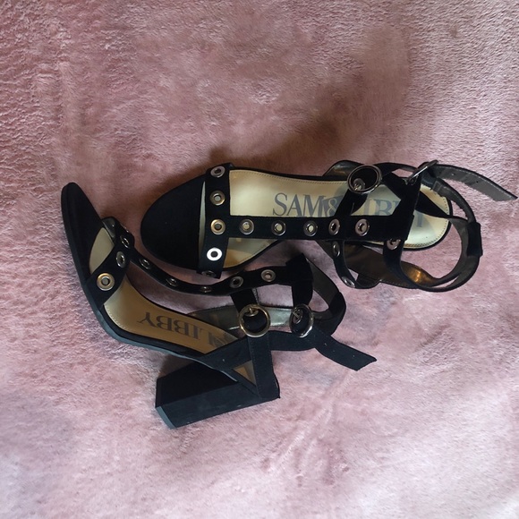 NEW! Black open toe block heel - Picture 2 of 2